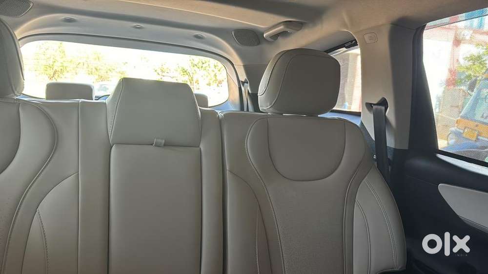 Mahindra Xuv700 2023 Diesel 22800 Km Driven