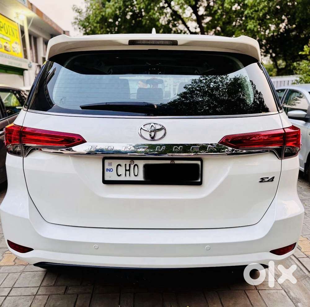 Toyota Fortuner 4x4 Manual Limited Edition, 2019, Diesel
