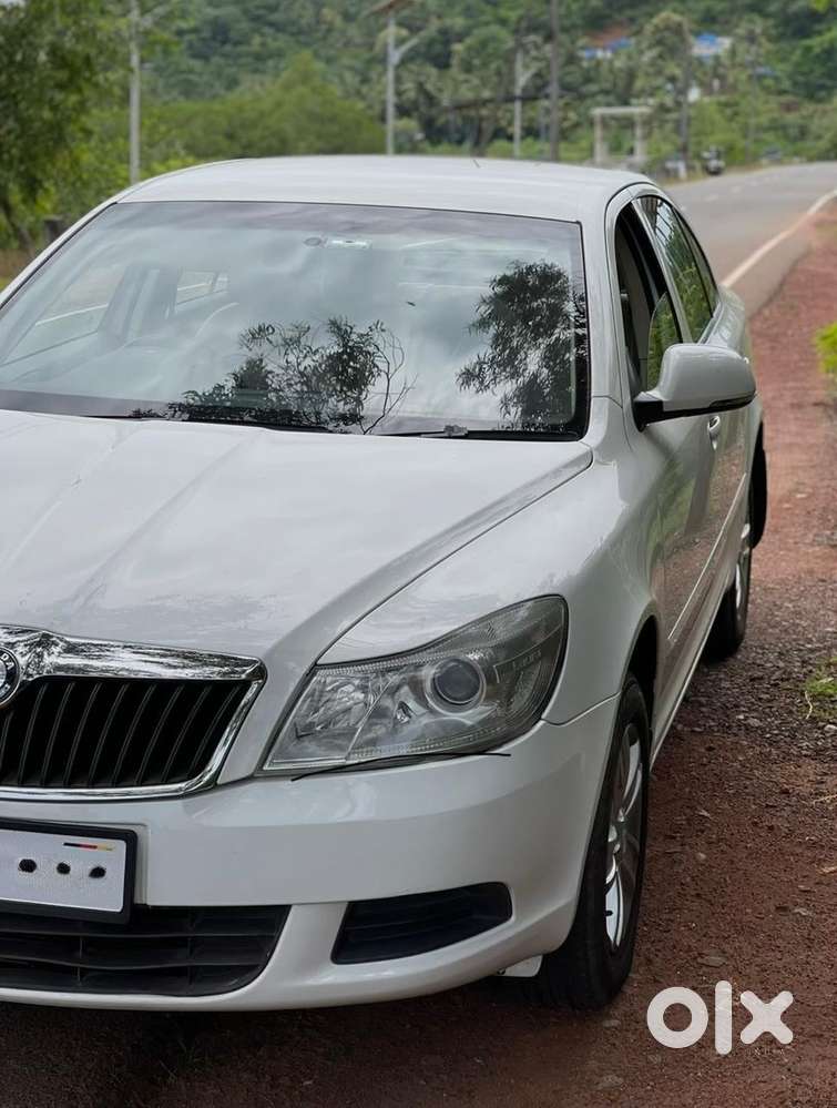 Skoda Laura Petrol Manual 2012