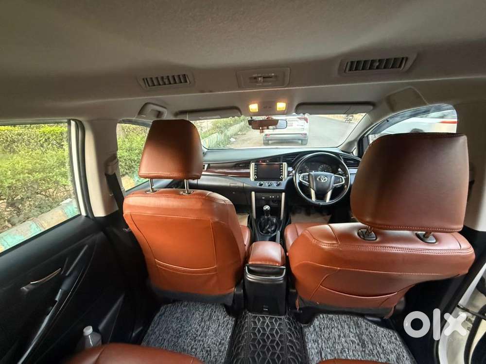 Innova Crysta 2025 Gx+ Mt