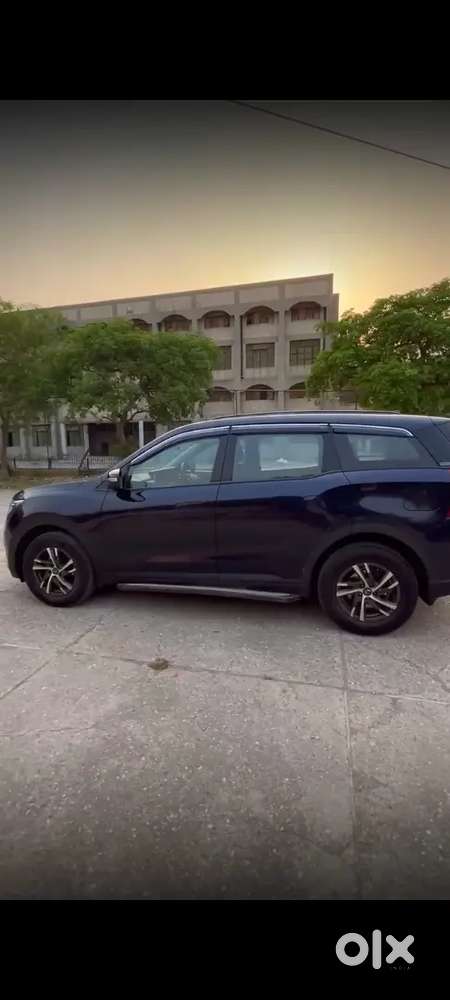 Brand New Mahindra Xuv 2026 Automatic Ax5 7 Seater Black Color