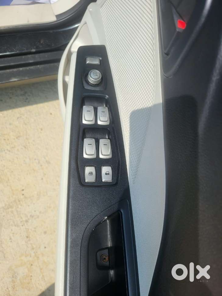 Mahindra Xuv300 W4, 2023, Petrol