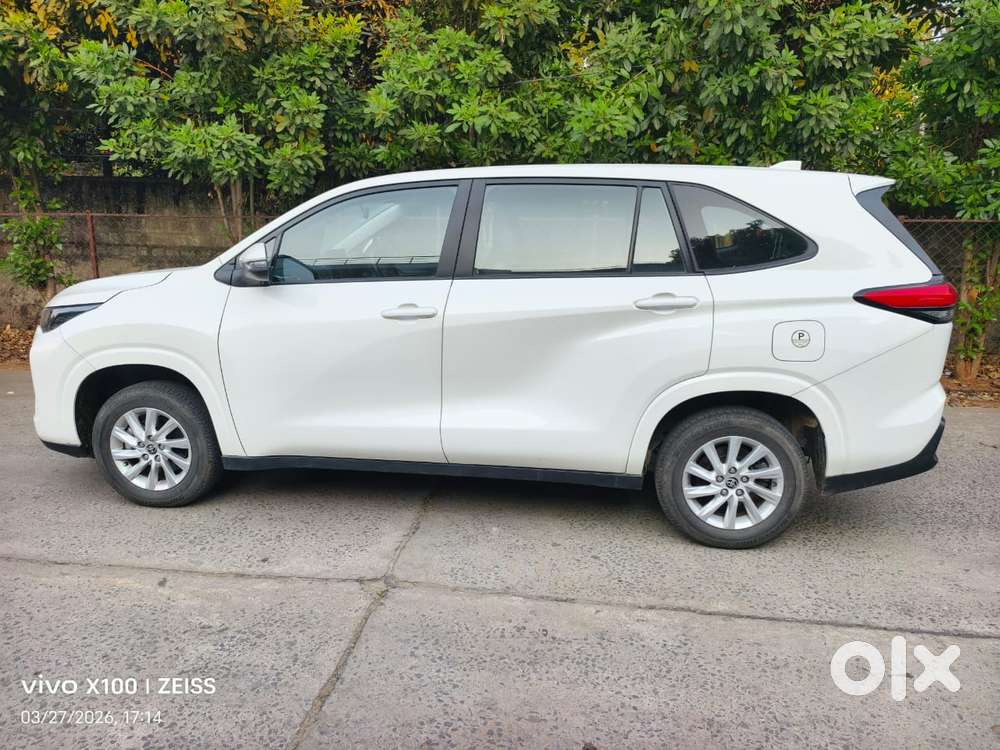 Toyota Innova Hycross, 2023, Petrol