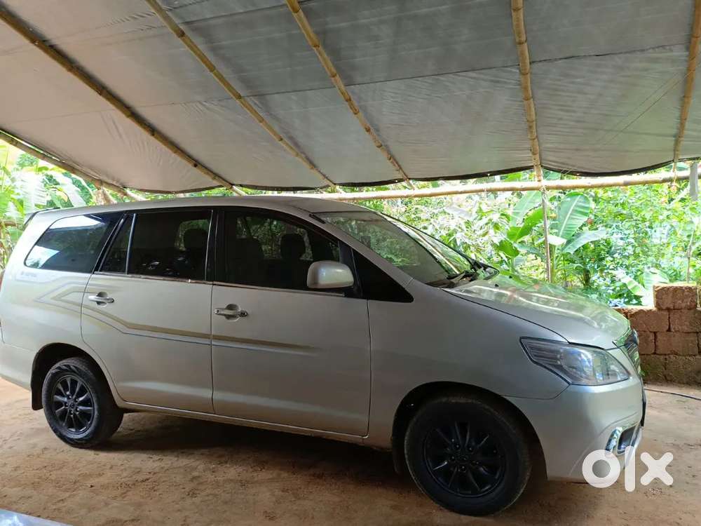 Toyota Innova 2011 Diesel 233000 Km Driven
