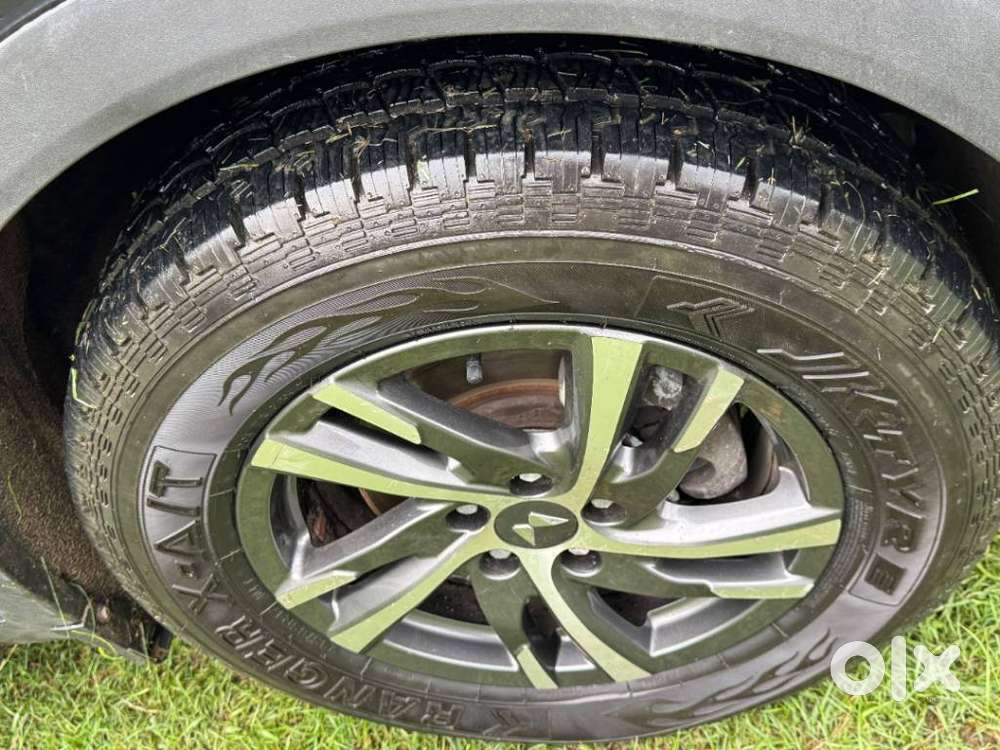 Mahindra Xuv700 2.0 Ax 5 Petrol Mt 7 Str, 2022, Petrol