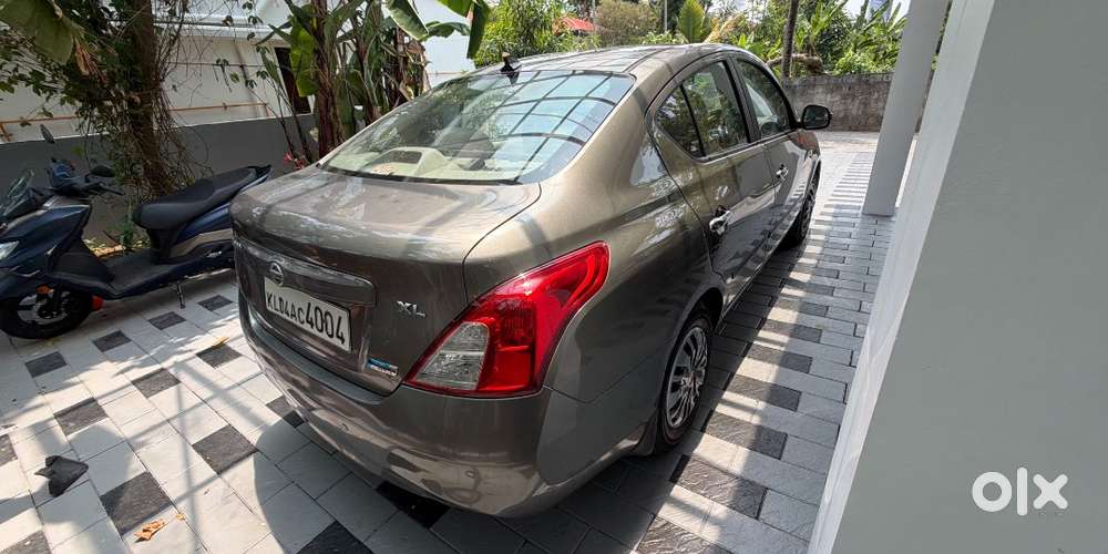 Nissan Sunny 2012