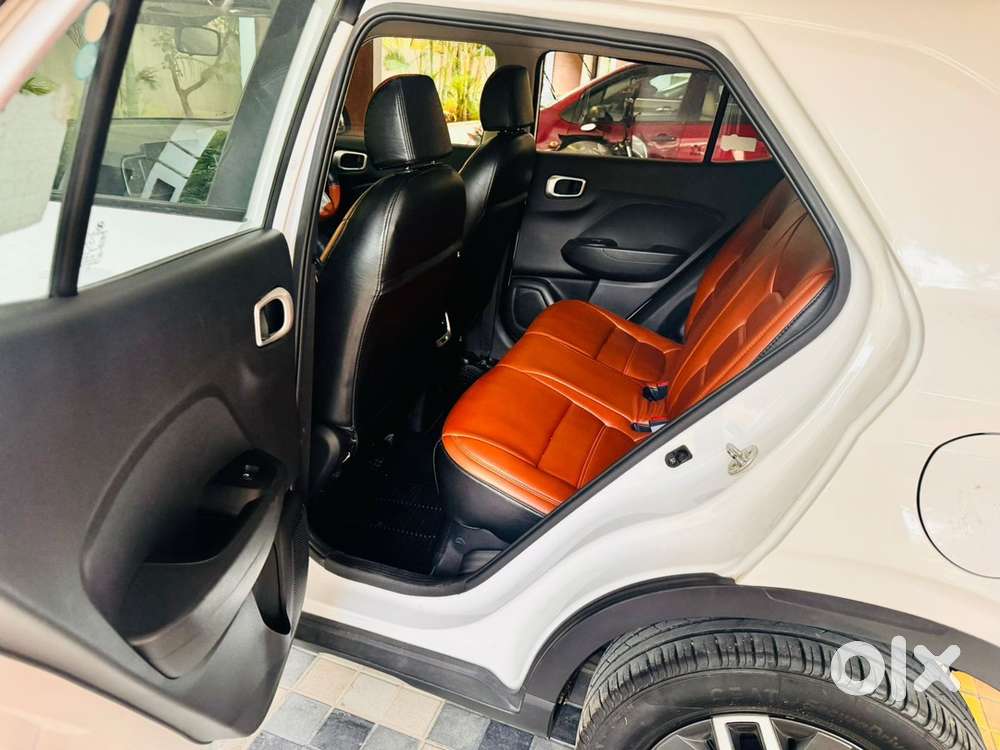 Hyundai Venue 2022 Petrol 25000 Km Driven