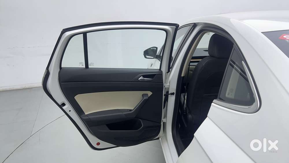 Skoda Slavia Style 1.0l Tsi At, 2023, Petrol