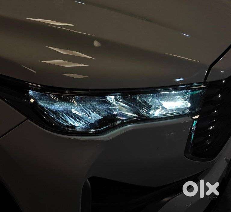 Toyota Innova Hycross 2.0 Zx (o) Hybrid 7 Str, 2024