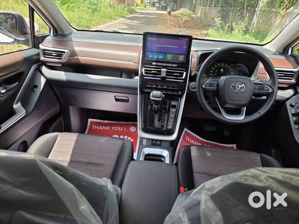 Toyota Innova Hycross 2.0 Vx (o) Hybrid 8 Str, 2025, Petrol