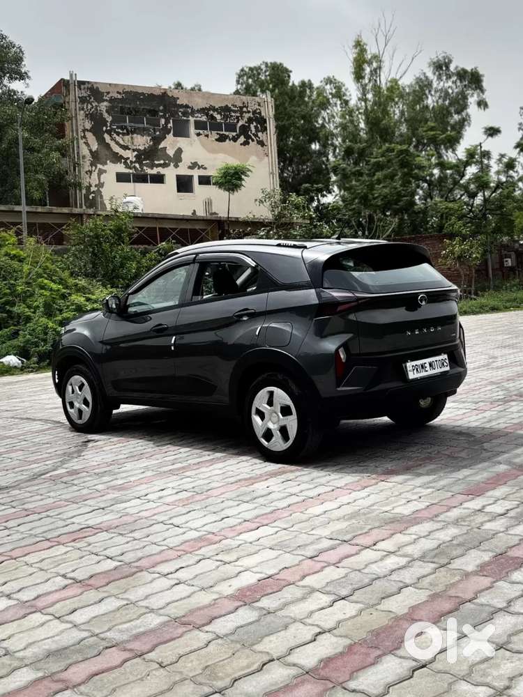 Tata Nexon, 2025, Petrol