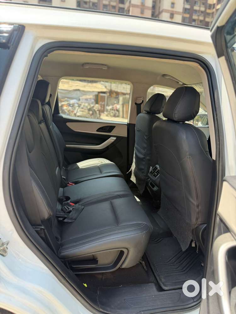 Mahindra Xuv700 Mx Petrol Mt 5 Str (e), 2022, Petrol