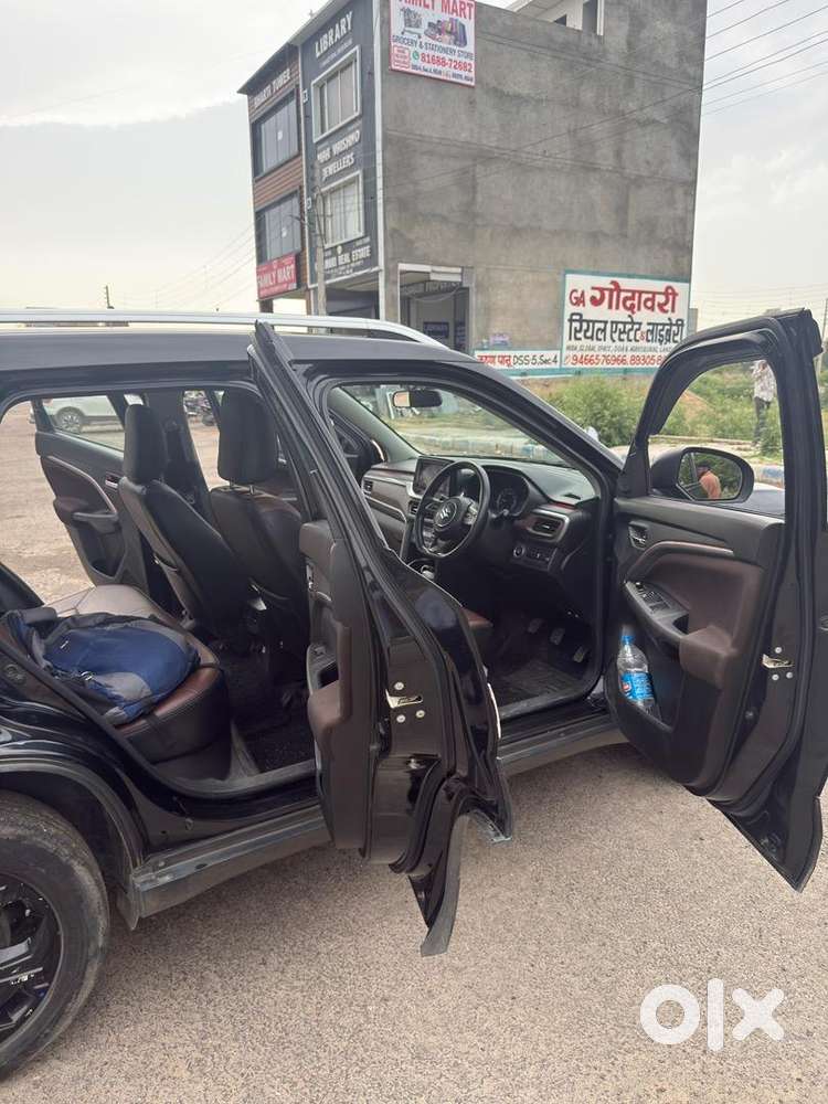 Maruti Suzuki Brezza 2024 Petrol 72000 Km Driven