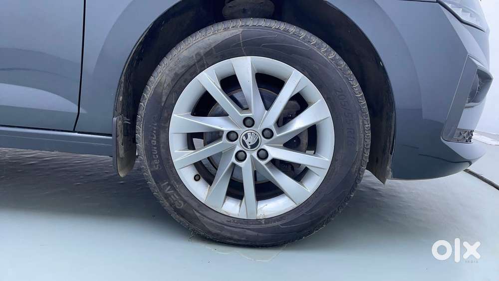 Skoda Slavia Ambition 1.0l Tsi Mt, 2023, Petrol