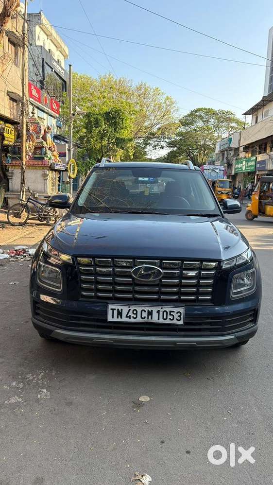Hyundai Venue 2024 Petrol Well Maintained