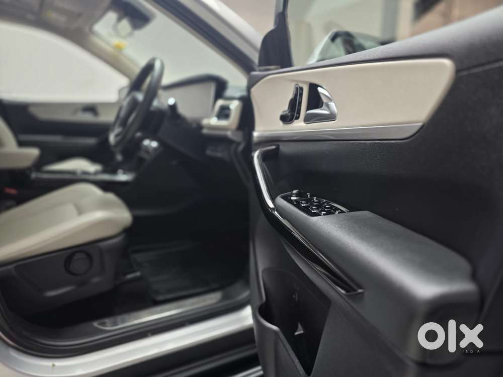 Mahindra Xuv700 2.2 Ax 7 Diesel At Luxury Pack Str Awd, 2023, Diesel