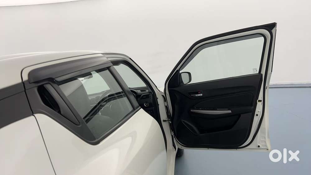 Maruti Suzuki Swift 1.3 Zxi, 2021, Petrol