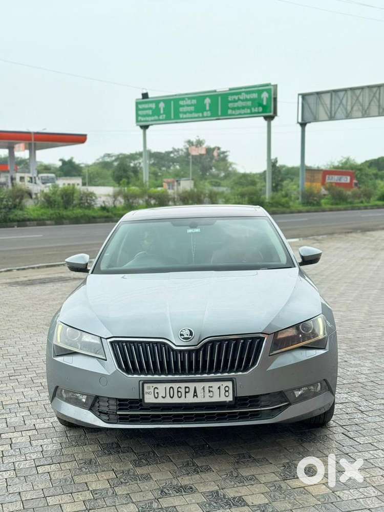 Skoda Superb Petrol 2019