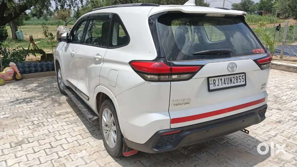 Toyota Innova Hycross 2025