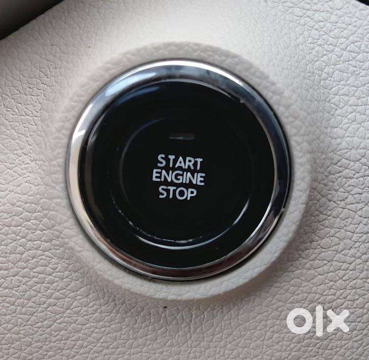 Mahindra Xuv300 1.2 W8 (o) Amt Petrol, 2023, Petrol