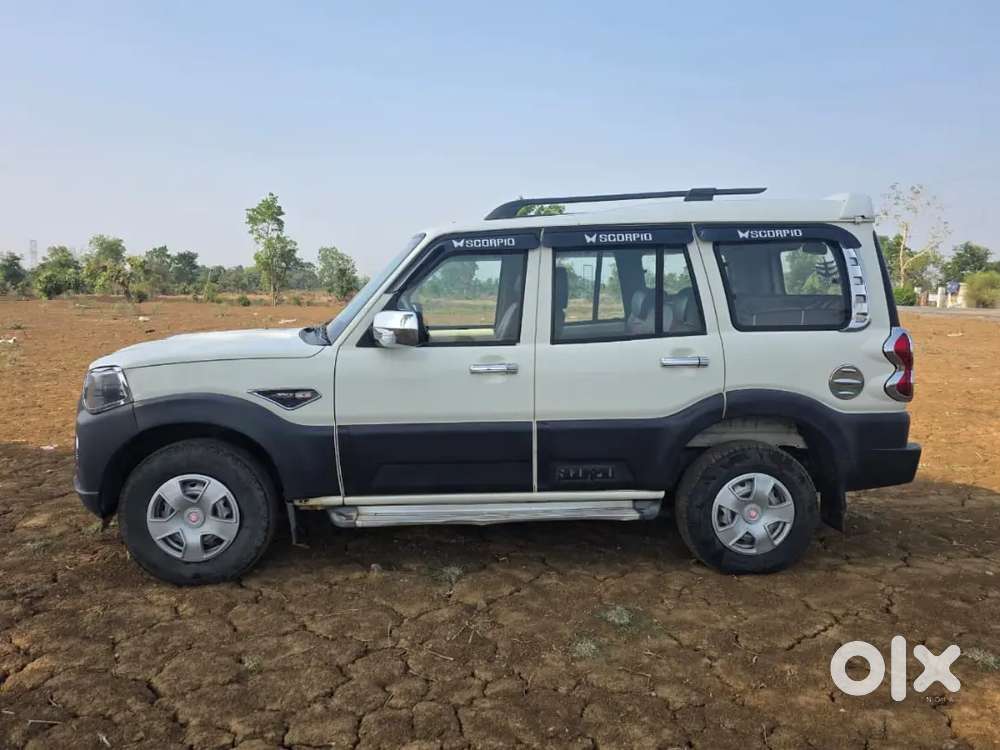 गाड़ी शोरूम कंडीशन में है ओरिजिनल गाड़ी ओरिजिनल पेंट