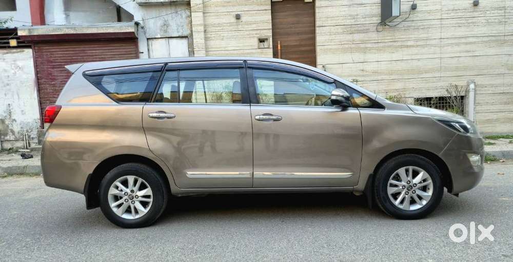 Toyota Innova Crysta 2.8 Zx At 7 Seater, 2017, Diesel