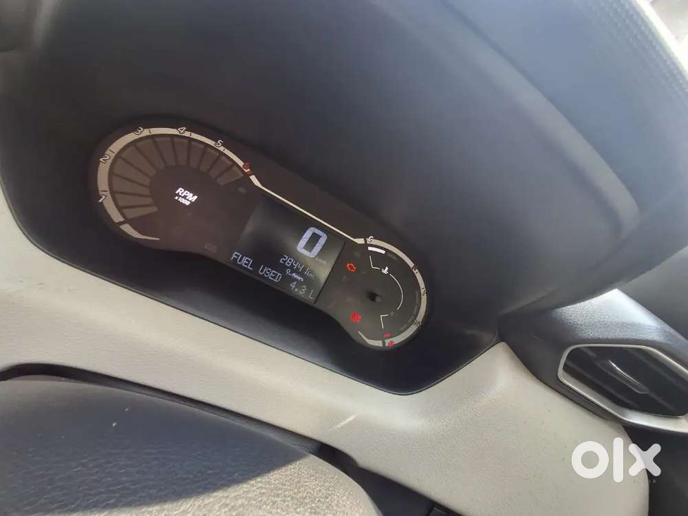 Nissan Magnite 2024 Petrol 28000 Km Driven