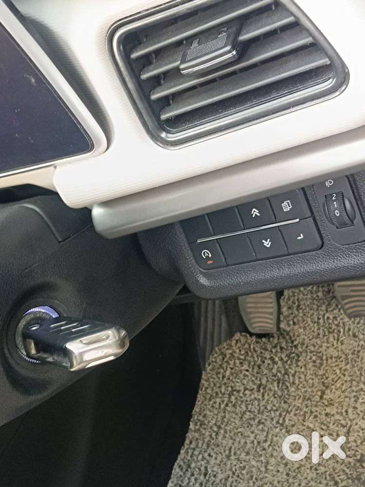 Mahindra Xuv700 2.2 Ax 5 Diesel Mt Str, 2022, Petrol