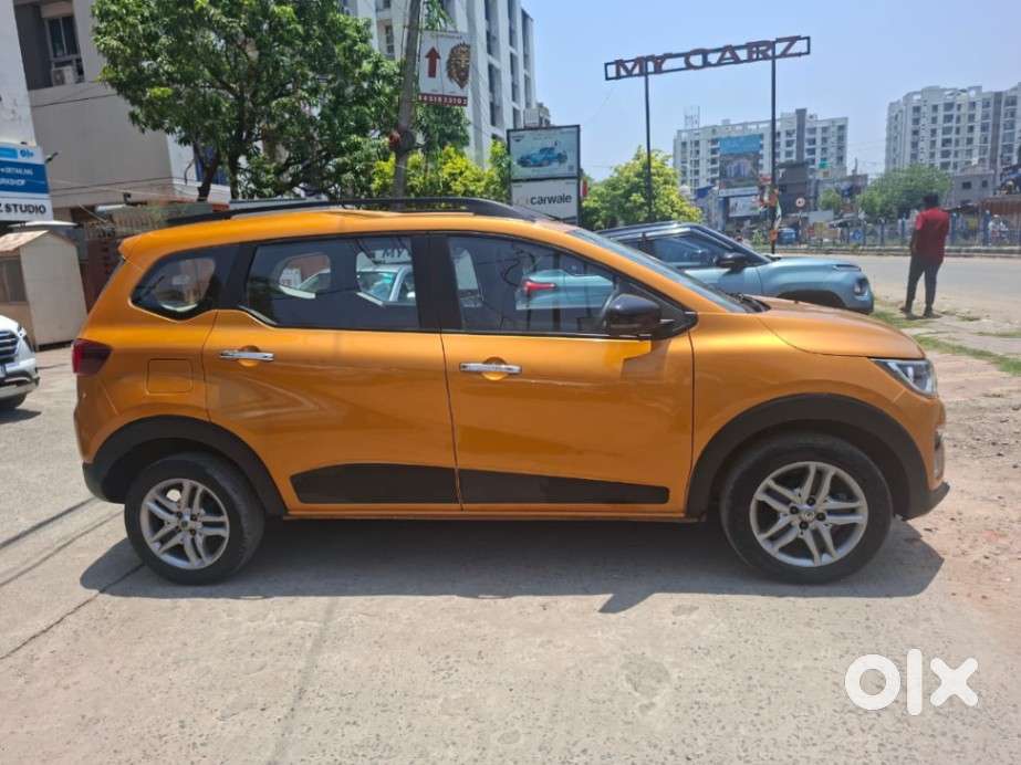 Renault Triber Rxz, 2023, Petrol