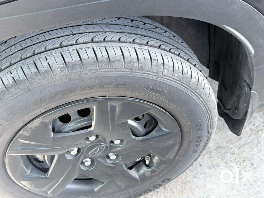 Hyundai Venue 2025 Petrol Well Maintained