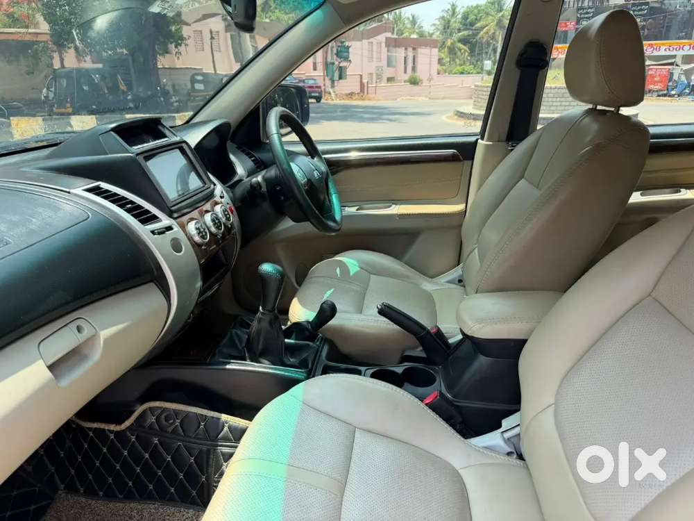 Mitsubishi Pajero Sport 2015



Mitsubishi  Pajero