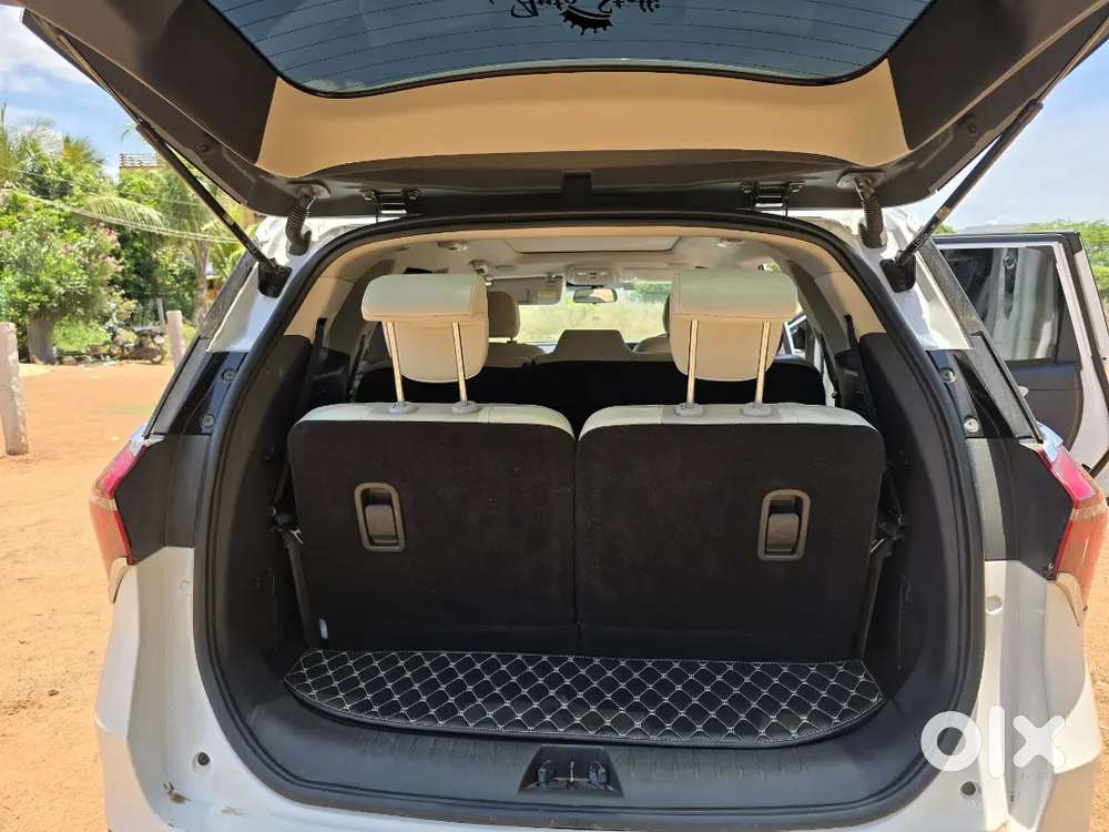 Mahindra Xuv700 Ax7l Diesel Mt 2025