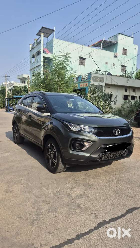 Tata Nexon Petrol + Automatic + Sunroof - Well Maintained&less Driven