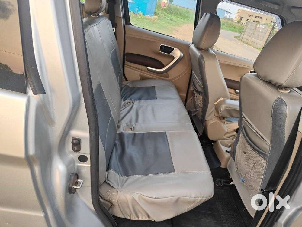 Mahindra Tuv 300 T8, 2018, Petrol