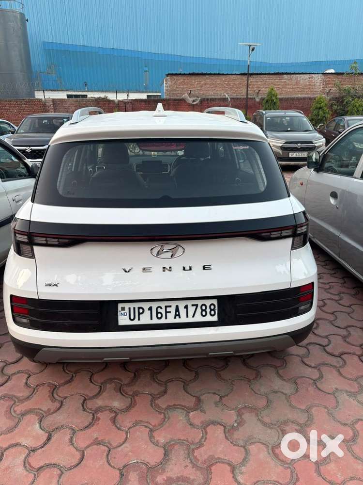 Hyundai Venue Petrol Manual 2025