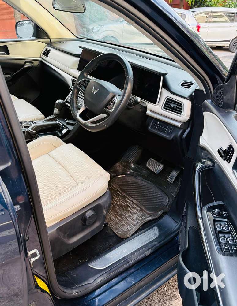 Mahindra Xuv700 2.0 Ax 7 Petrol At Str, 2022, Petrol