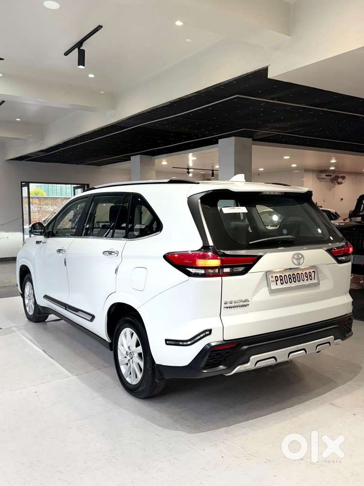 Toyota Innova Hycross 2.0 Gx 7 Str, 2025, Cng & Hybrids