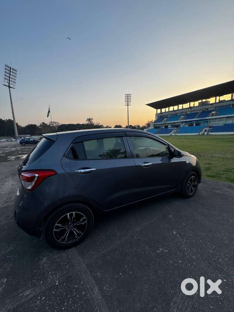 Hyundai Grand I10 Magna 2018 (petrol + Cng)  1st Owner  Govt Employe