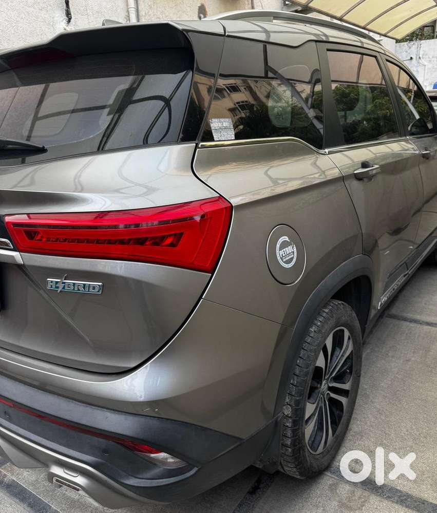 Mg Hector 1.5 Mt Hybrid Sharp – Aurora Silver
