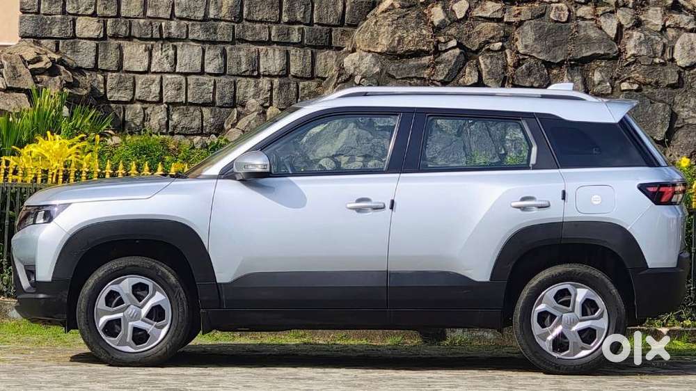 Maruti Suzuki Brezza 1.5 Lxi Smart Hybrid, 2023, Petrol