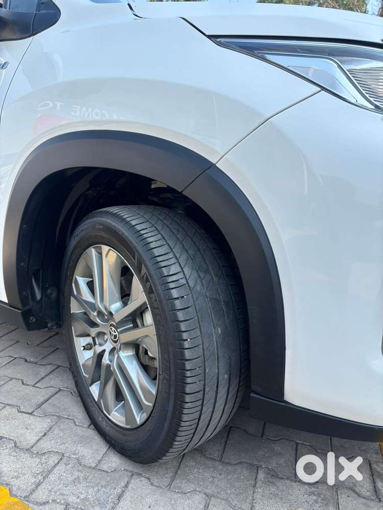 Toyota Innova Hycross 2.0 Zx Hybrid 7 Str, 2024