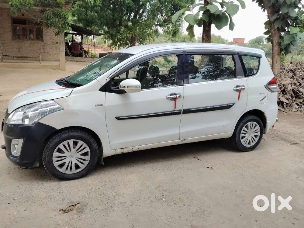 Ertiga Car Me Bech Raha Hu