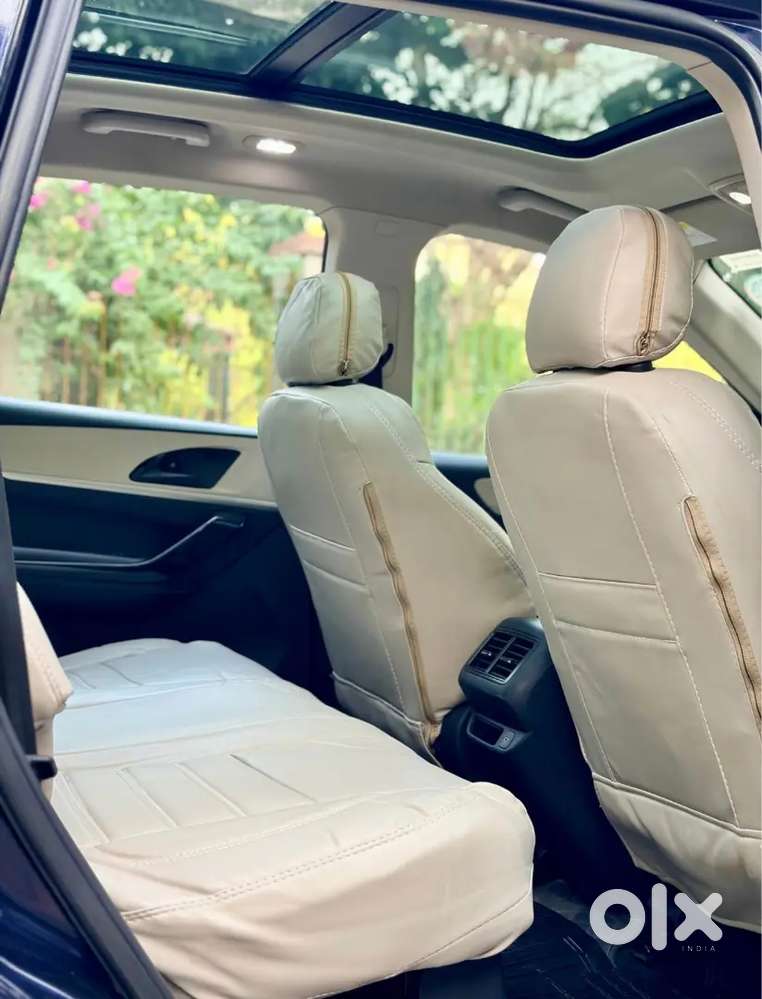 Mahindra Xuv700 With Sunroof