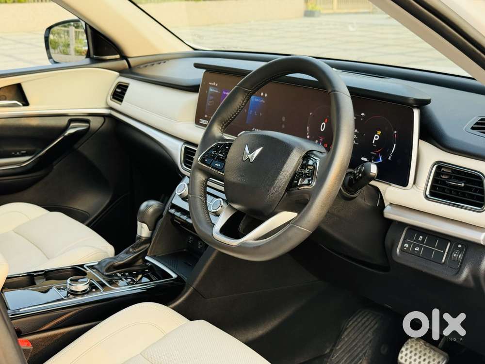 Mahindra Xuv700 2.2 Ax 7 Diesel At Luxury Pack Str, 2025, Diesel