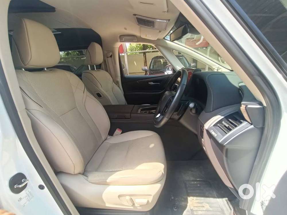 Toyota Vellfire Vip – Executive Lounge, 2024