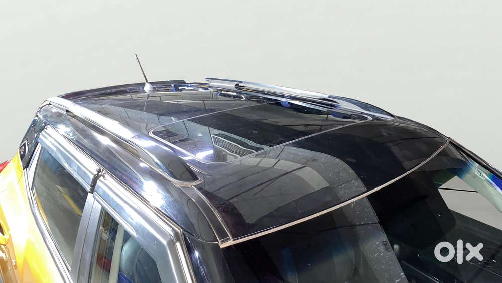 Mahindra Xuv300 W8 Option Dual Tone, 2023, Petrol