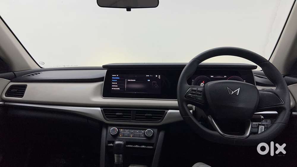 Mahindra Xuv700 2.0 Ax 5 Petrol At Str, 2022, Petrol