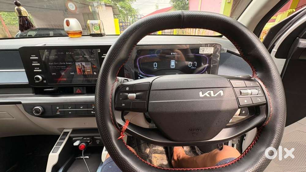 Kia Carens Clavis 2025 Petrol Well Maintained