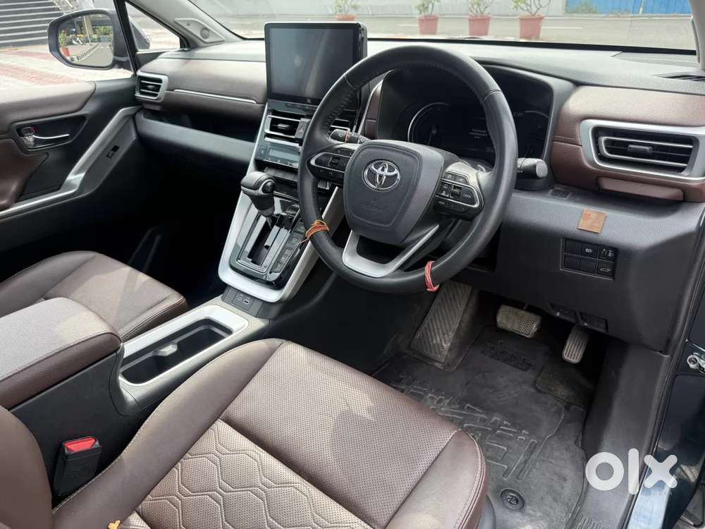 Toyota Innova Hycross 2.0 Zx Hybrid 7 Str, 2024, Petrol