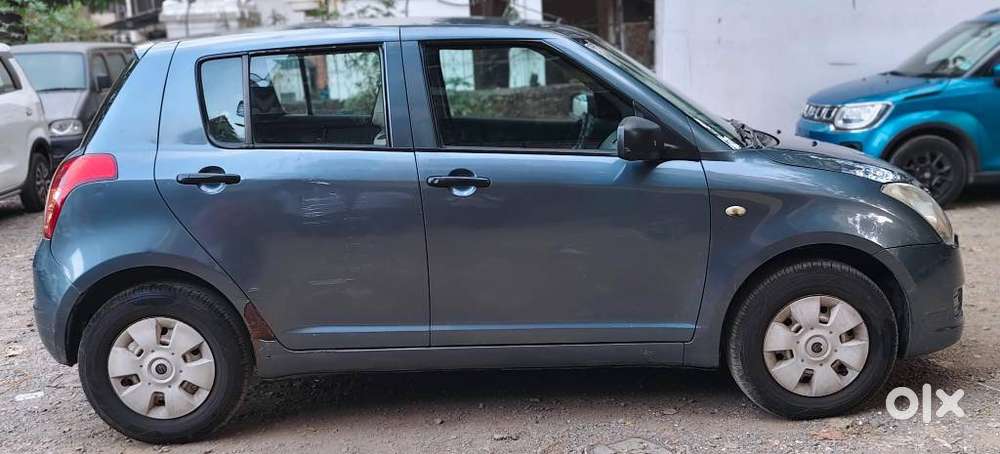 Maruti Suzuki Swift Lxi Bsiv, 2011, Petrol